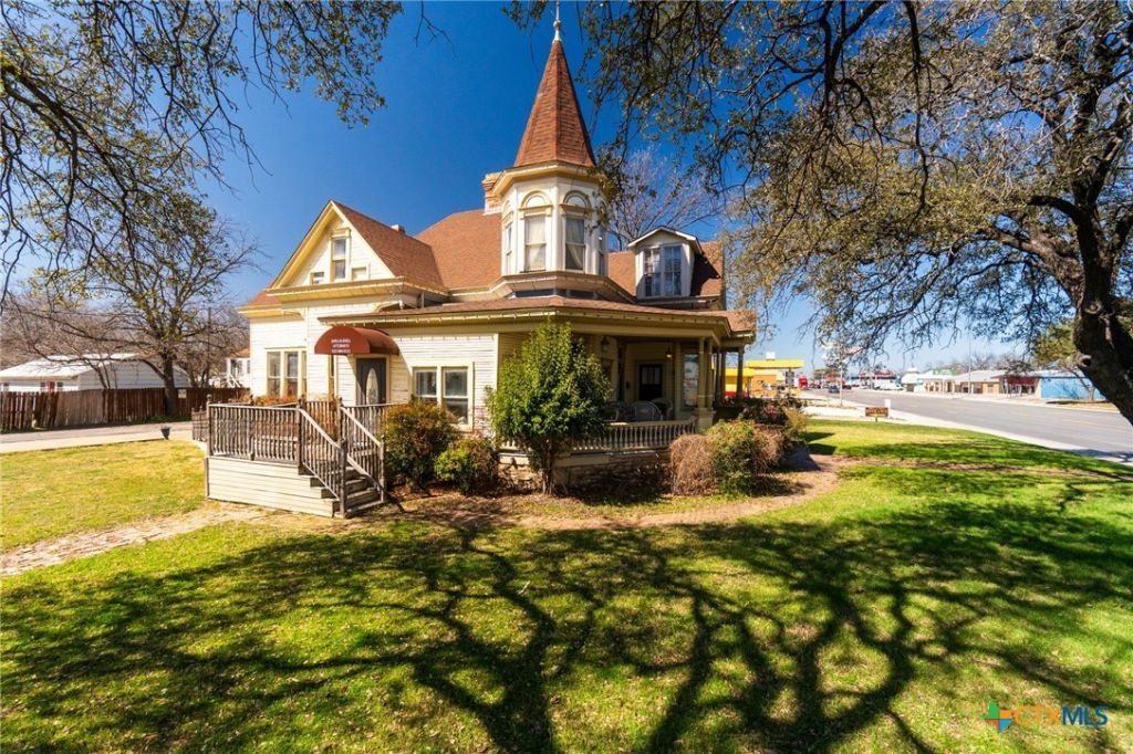 606 S Key Avenue, Lampasas, TX 76550 Main Photo