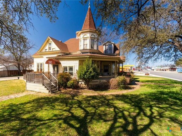 606 S Key Avenue, Lampasas, TX 76550