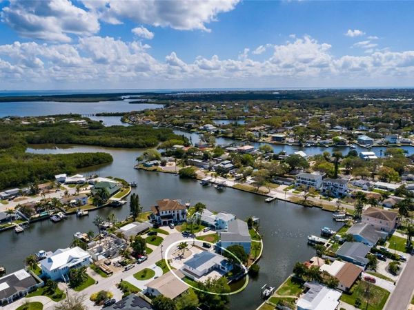 9046 TREASURE LANE NE, ST PETERSBURG, FL 33702