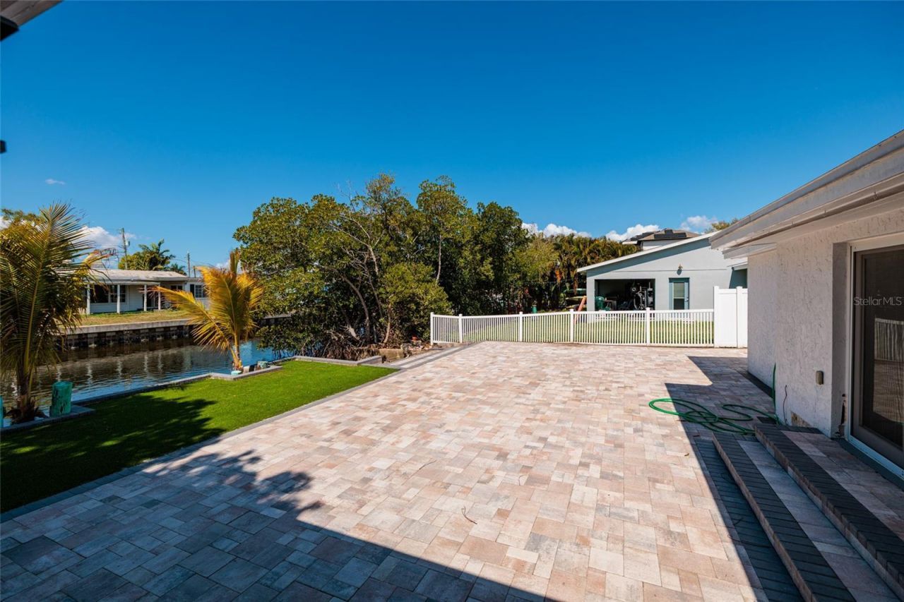 9046 Treasure Lane Ne, Saint Petersburg, FL 33702 Photo