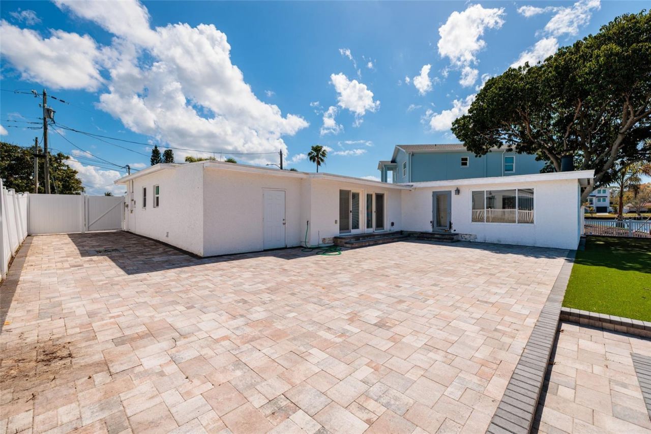 9046 Treasure Lane Ne, Saint Petersburg, FL 33702 Photo