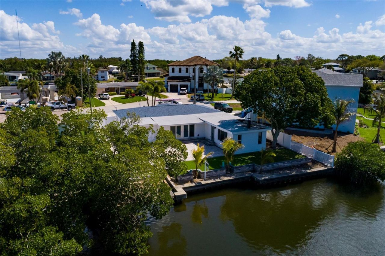 9046 Treasure Lane Ne, Saint Petersburg, FL 33702 Photo