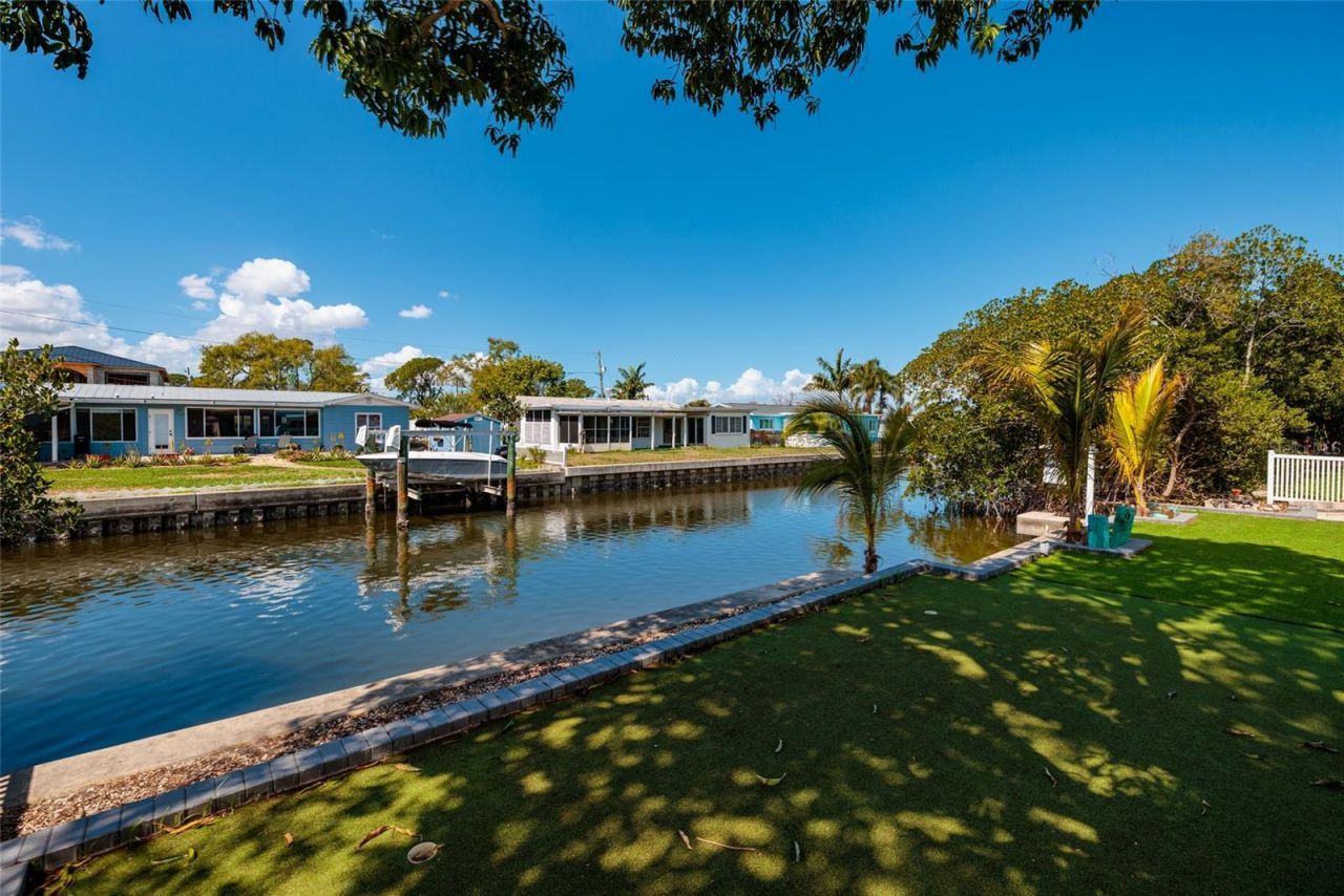 9046 Treasure Lane Ne, Saint Petersburg, FL 33702 Photo