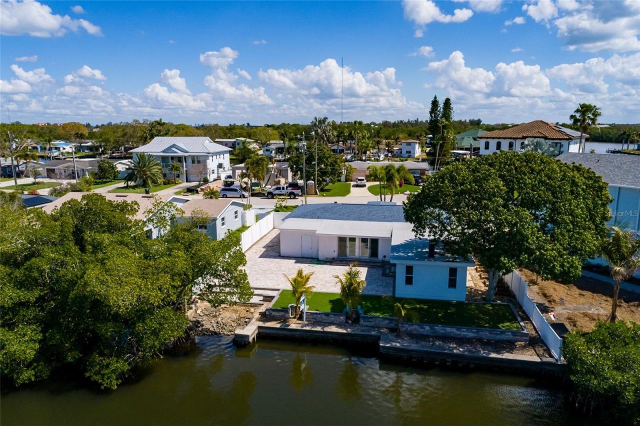 9046 Treasure Lane Ne, Saint Petersburg, FL 33702 Photo