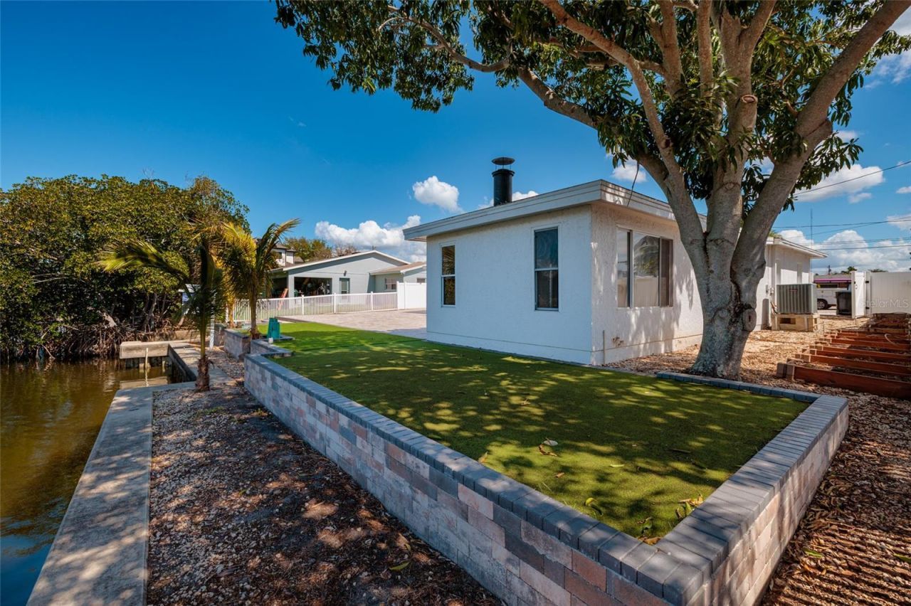 9046 Treasure Lane Ne, Saint Petersburg, FL 33702 Photo