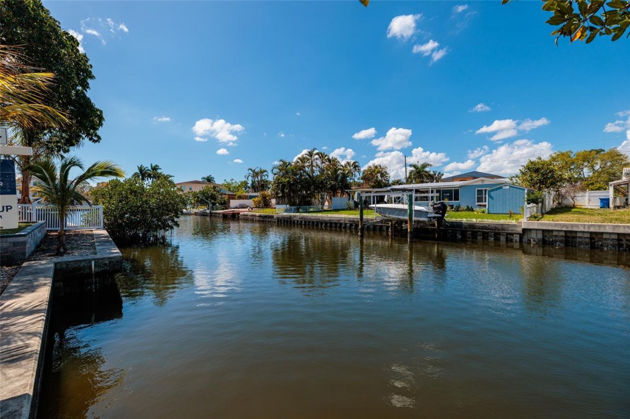 9046 Treasure Lane Ne, Saint Petersburg, FL 33702 Photo