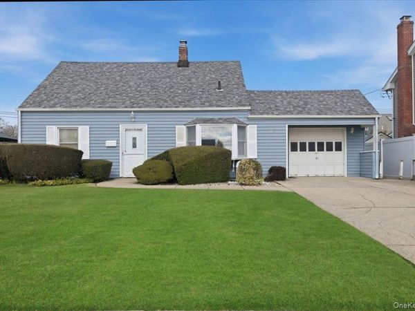 25 Peacock Lane , Levittown, NY 11756