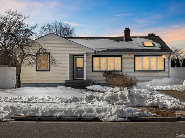 24 Elderberry Road , Syosset, NY 11791