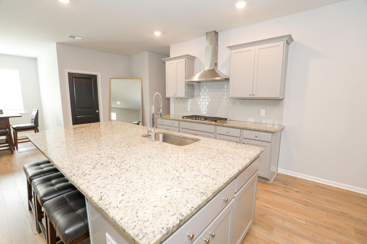 208 Garden Lily Lane Photo 7