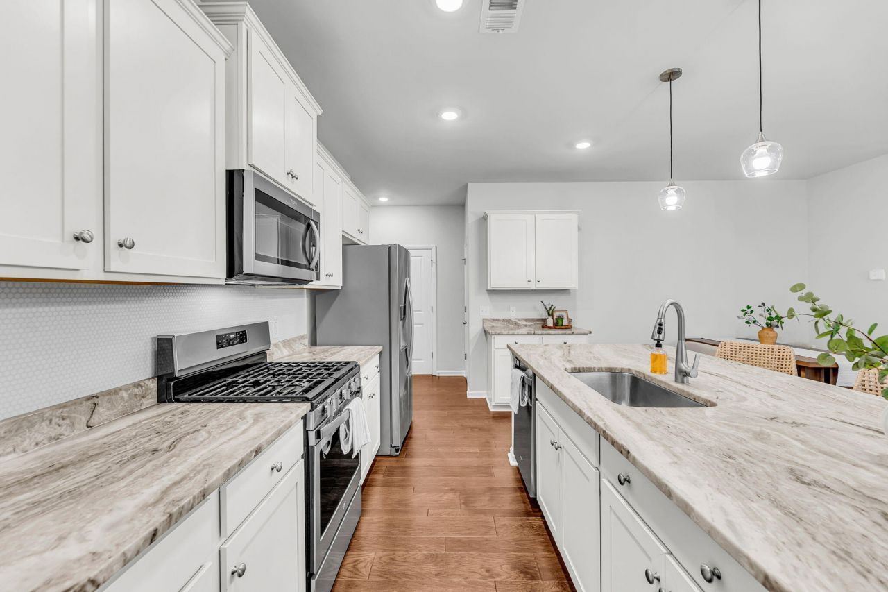 3769 Sawmill Court Photo 8