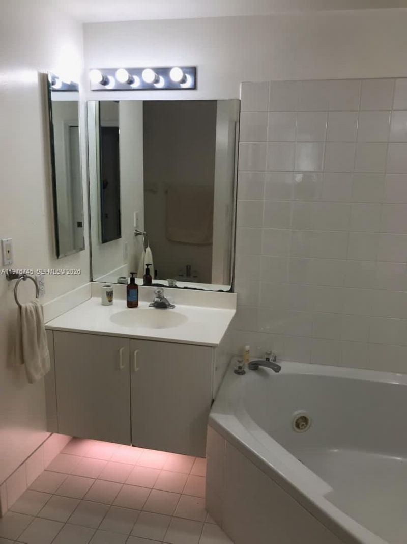 9755 NW 52nd St , Unit 421, Doral, FL 33178 Photo