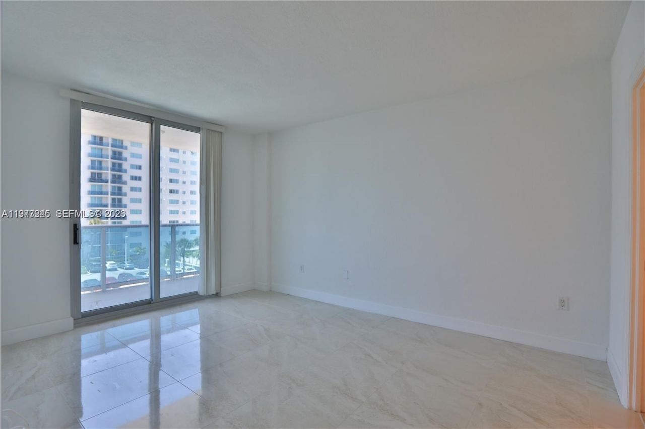 7501 E Treasure Dr , Unit 4K, North Bay Village, FL 33141 Photo