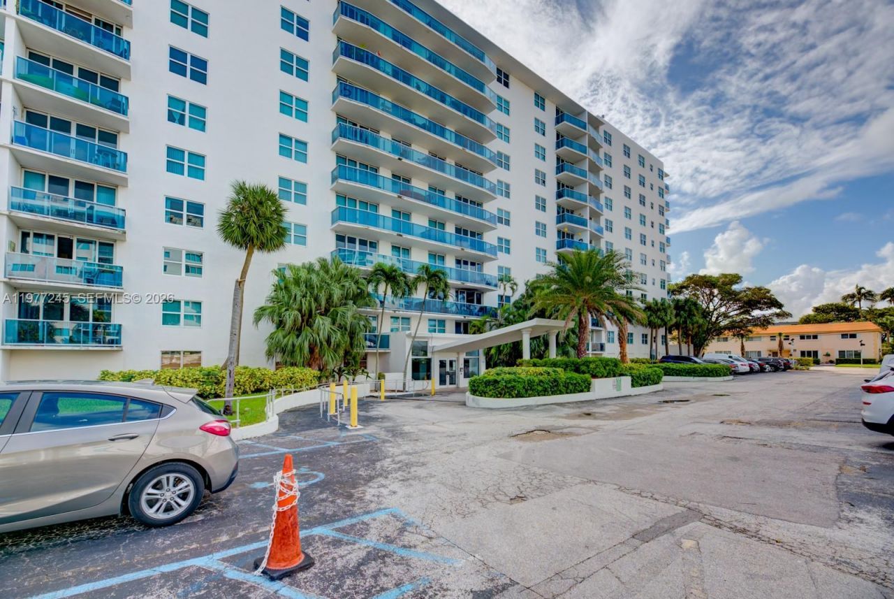 7501 E Treasure Dr , Unit 4K, North Bay Village, FL 33141 Photo