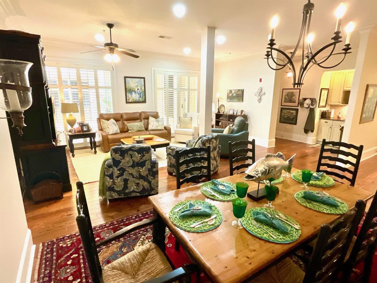 815 Front St. Photo 2