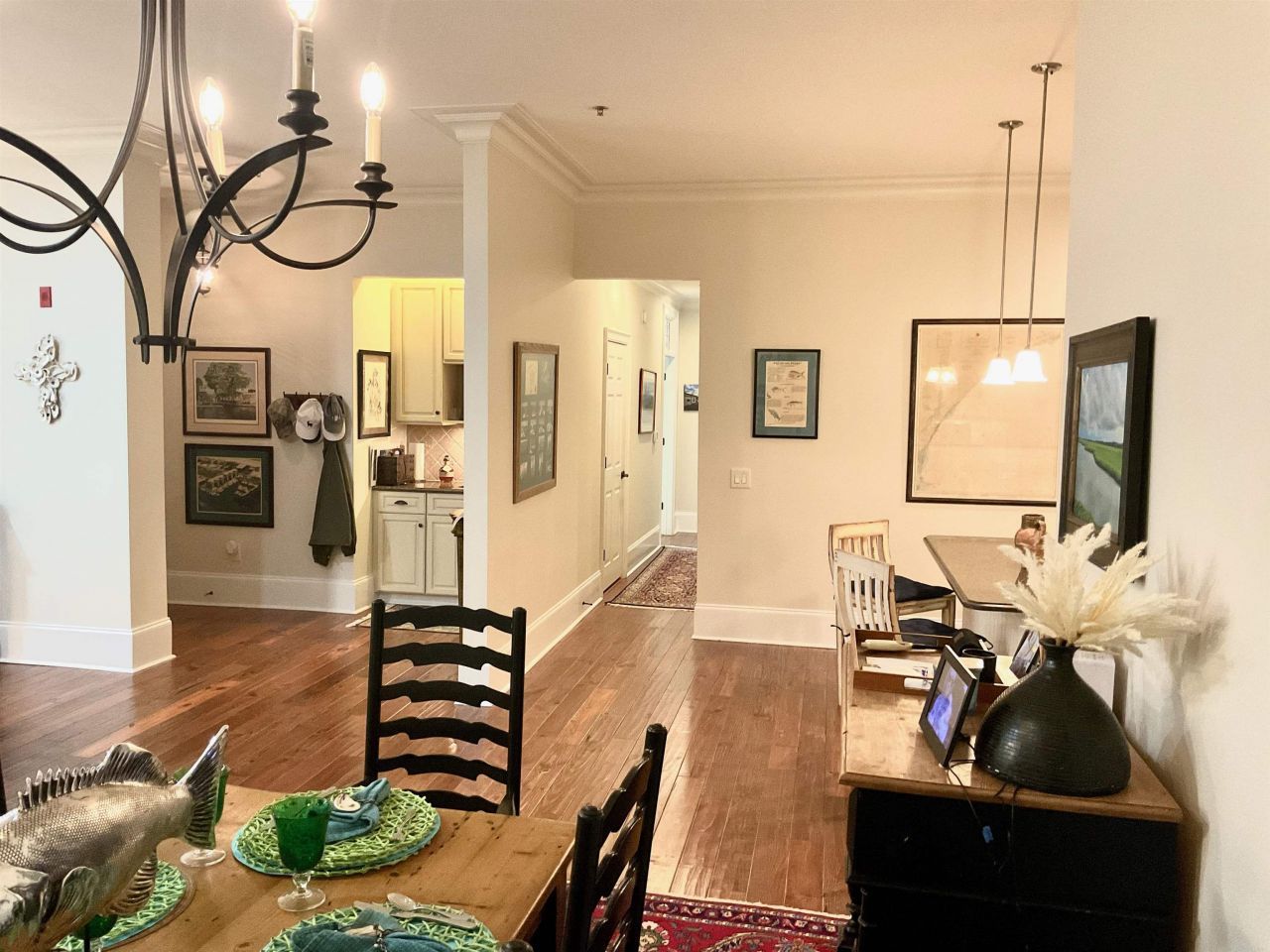 815 Front St. Photo 3