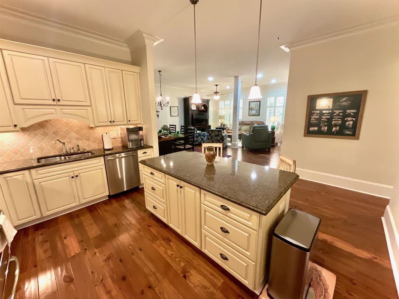 815 Front St. Photo 7