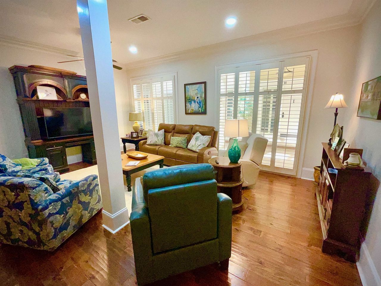 815 Front St. Photo 8