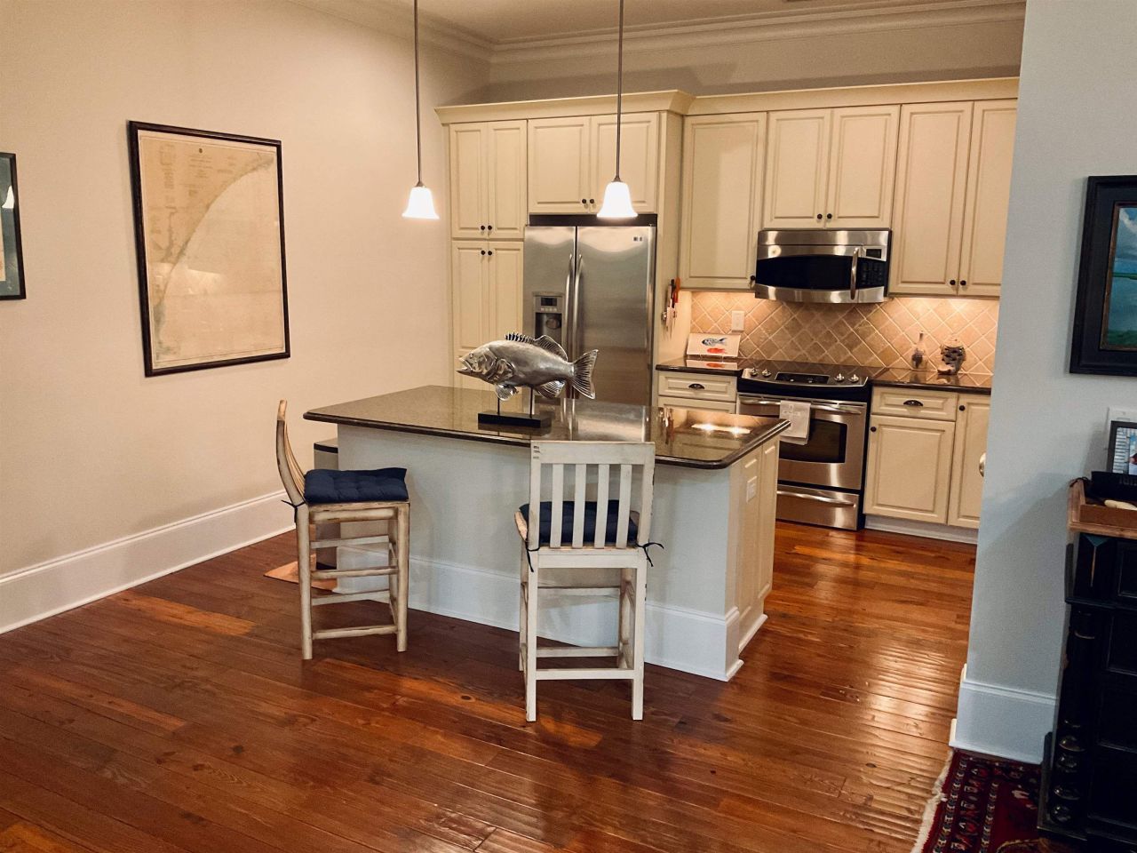 815 Front St. Photo 9