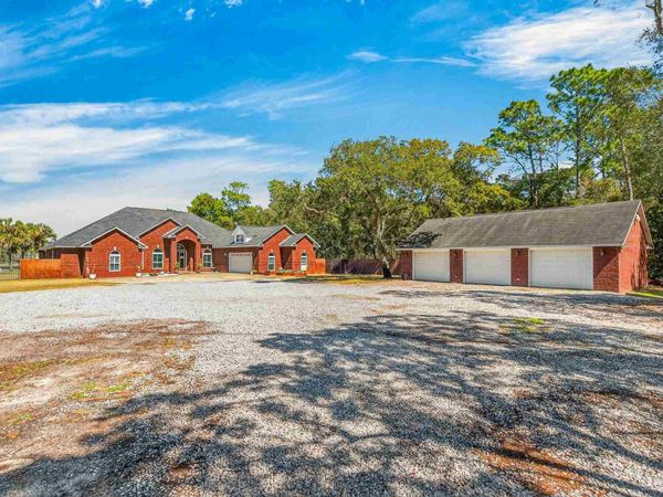 2930 Fenceline Rd, Pensacola, FL 32507