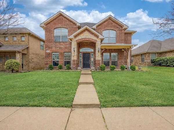 305 Village Drive, Red Oak, TX 75154