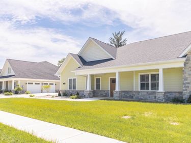 307 Blue River Dr, Knightstown, IN 46148