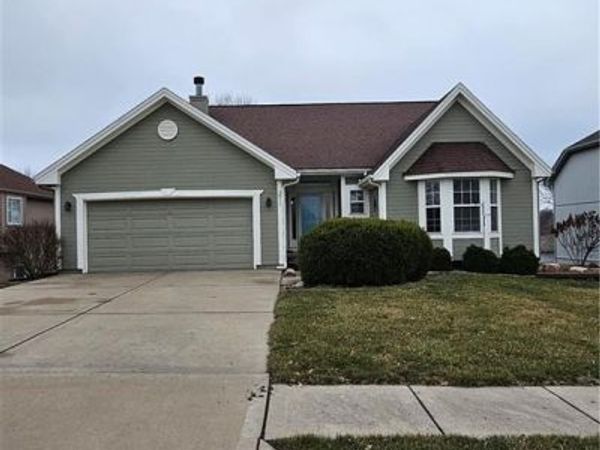 211 Essex Drive, Smithville, MO 64089