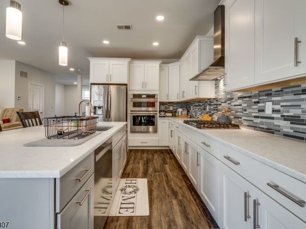 5 E Hartwick Dr, Montgomery, NJ 08558