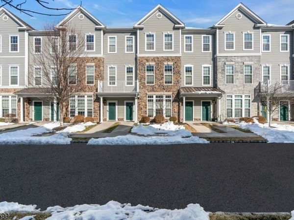 17 Jasmine Ln, Garfield, NJ 07026