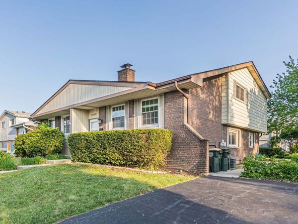 1403 E Lillian Avenue , Arlington Heights, IL 60004