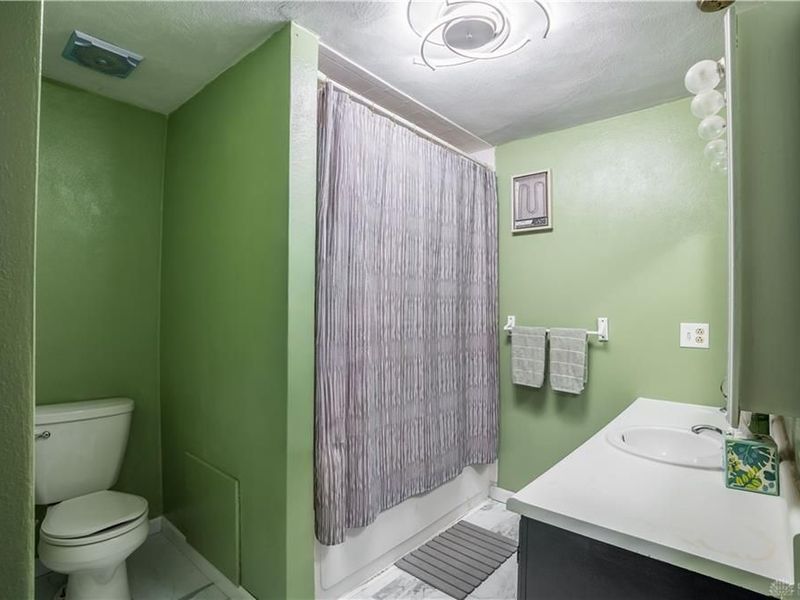 5485 Knollwood Drive, Lewisburg, OH 45338 Photo 16