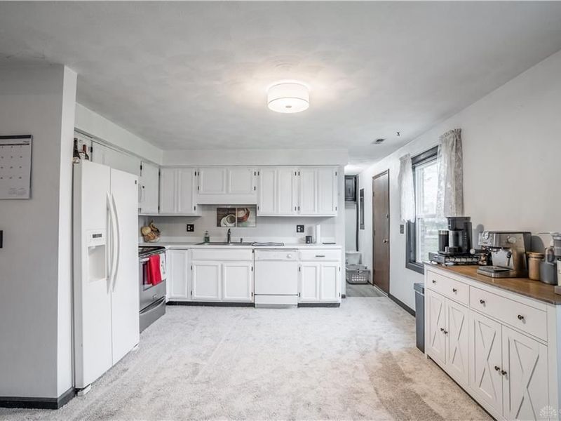 5485 Knollwood Drive, Lewisburg, OH 45338 Photo 9