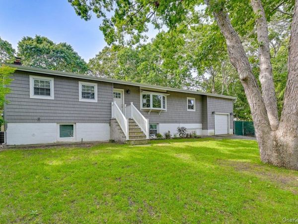 2 Fairview Road , Hampton Bays, NY 11946