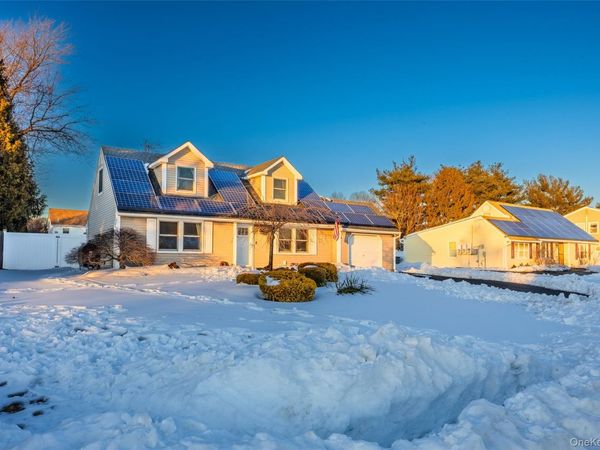 7 Woodbrook Drive, Ridge, NY 11961