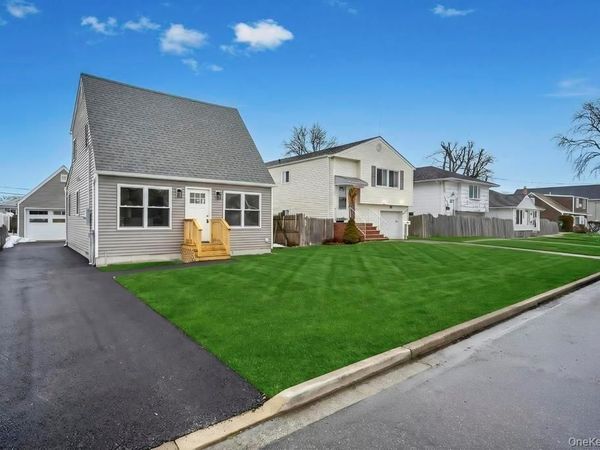 52 Halycon Road, Lindenhurst, NY 11757