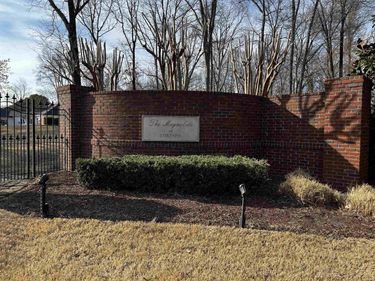 8423 WOOD MANOR CV, Memphis, TN 38016