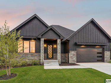 20127 Zander Ct Court, Omaha, NE 68135