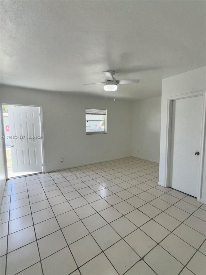 124 SE 4th St, Unit 2, Hallandale Beach, FL 33009 Photo
