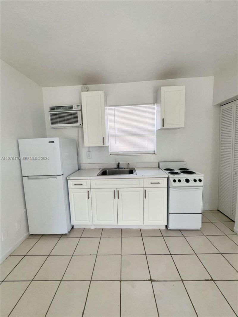 124 SE 4th St, Unit 2, Hallandale Beach, FL 33009 Photo