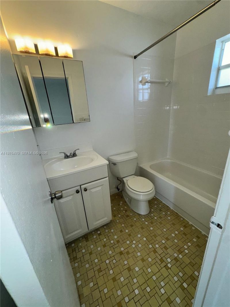 124 SE 4th St, Unit 2, Hallandale Beach, FL 33009 Photo