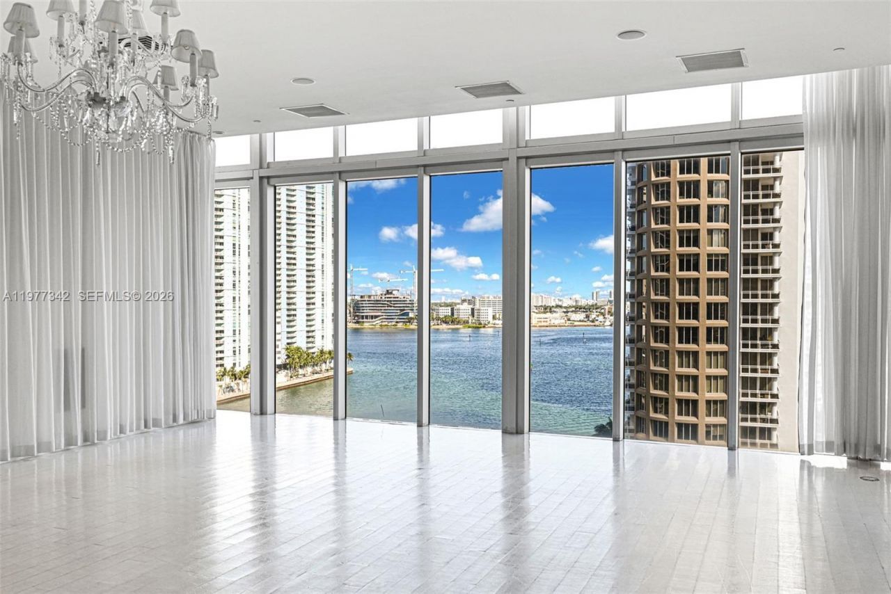 475 Brickell Ave , Unit 3113, Miami, FL 33131 Photo