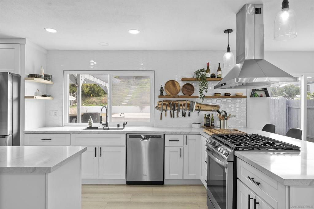 7573 Gayneswood Way, San Diego, CA 92139 Main Photo