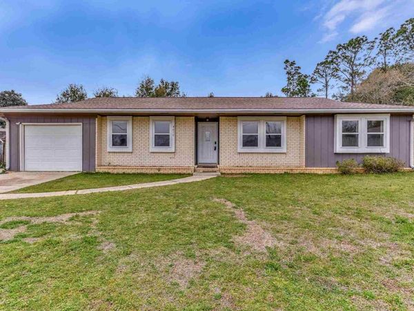 4610 Tradewinds Cir, Pensacola, FL 32514