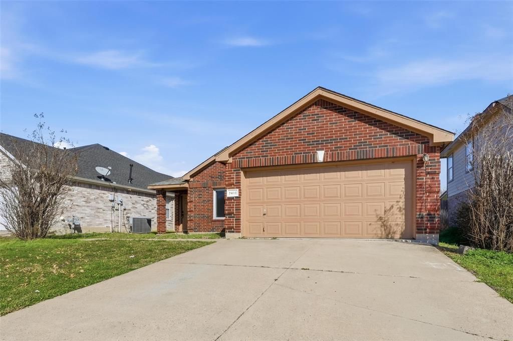 7411 Marsland Lane, Arlington, TX 76001 Main Photo