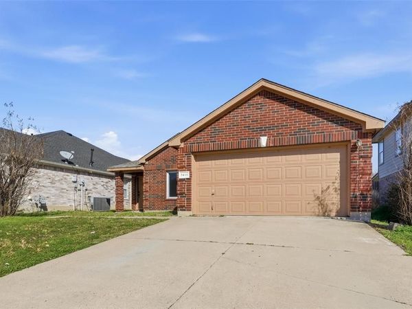 7411 Marsland Lane, Arlington, TX 76001