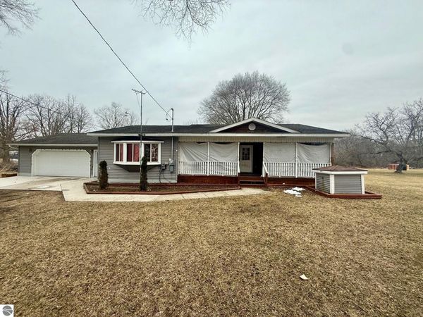 6329 Lumberjack Road N, Riverdale, MI 48877