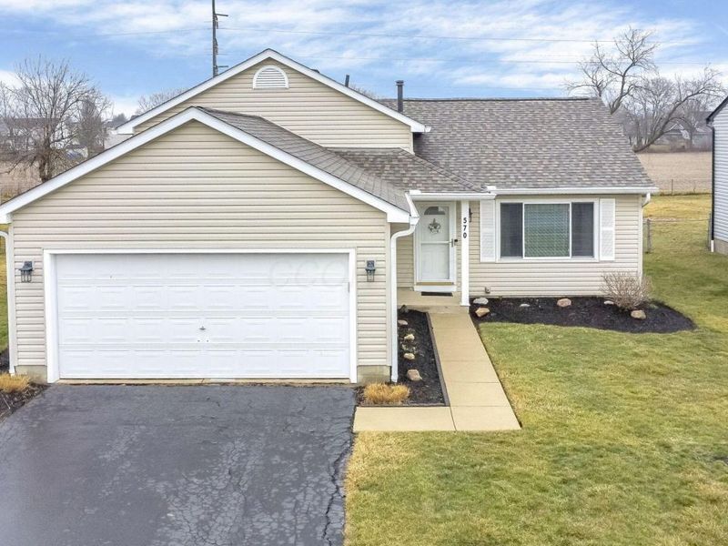 570 Carriage Drive, Plain City, OH 43064 Photo 2