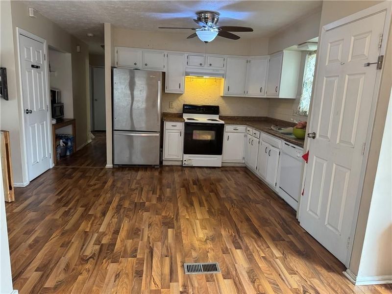 6065 Layne Hills Court, Clayton, OH 45322 Photo 3