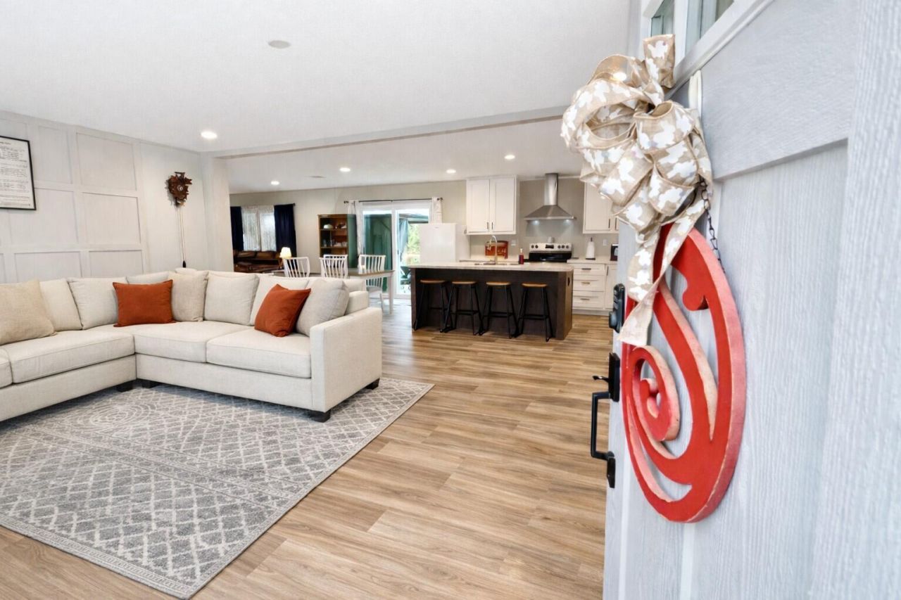 1297 Heaven Drive Photo 5