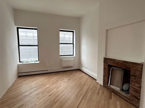 572 Ninth Avenue , Unit 3, New York (Manhattan), NY 10036
