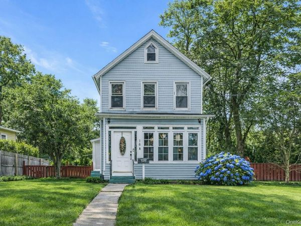 16 Altamont Avenue, Sea Cliff, NY 11579